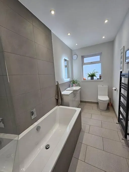 Kaimes Kip: Stylish Edinburgh Five Bedroom Home