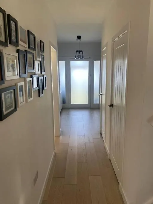 Kaimes Kip: Stylish Edinburgh Five Bedroom Home 0*,