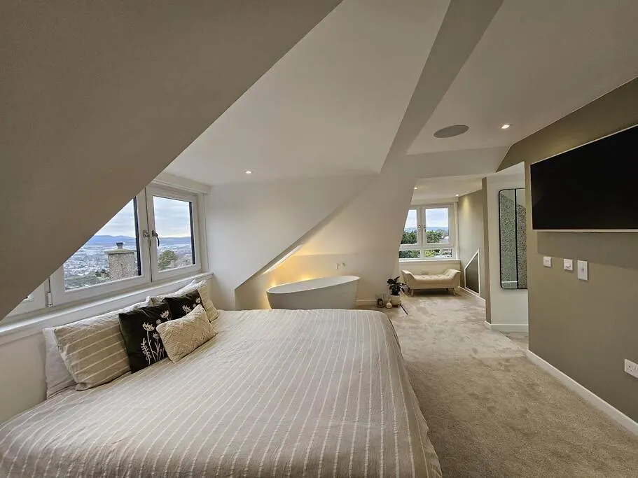 Holiday home Kaimes Kip: Stylish Edinburgh Five Bedroom Home United Kingdom