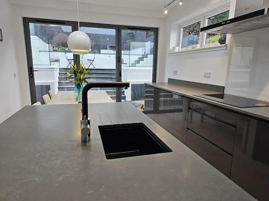 Kaimes Kip: Stylish Edinburgh Five Bedroom Home