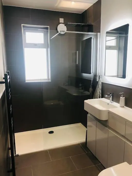 Holiday home Kaimes Kip: Stylish Edinburgh Five Bedroom Home United Kingdom