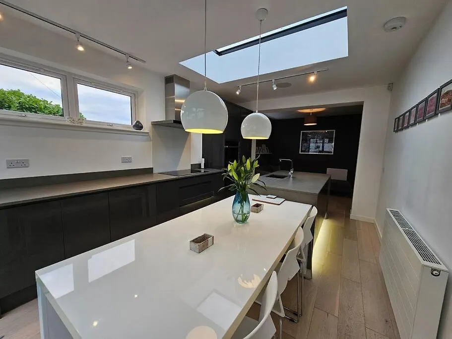 Kaimes Kip: Stylish Edinburgh Five Bedroom Home